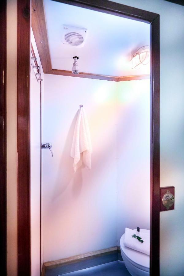 ホテル Segelschiff Loth Lorien ハンブルク エクステリア 写真